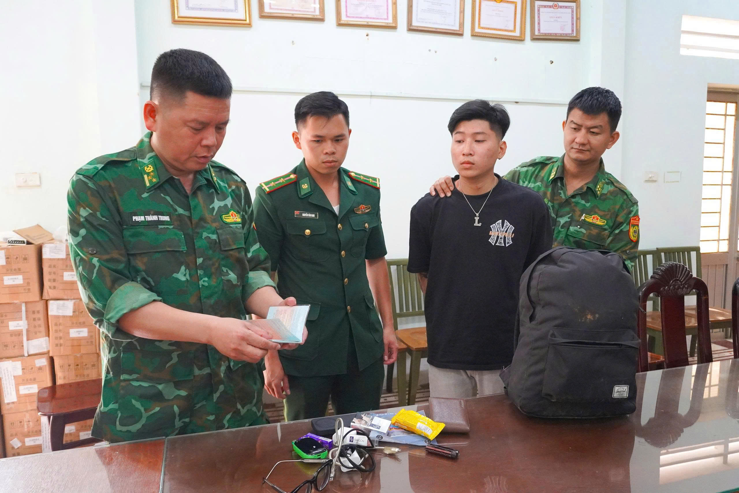 Biên phòng Tây Ninh bắt được tượng giết người ở TPHCM định trốn qua Campuchia - Ảnh 1.