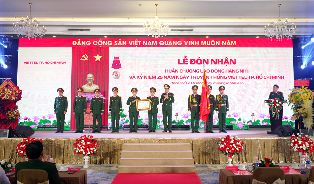 Viettel TPHCM nhận Huân chương Lao động Hạng Nhì và Kỷ niệm 25 năm Ngày truyền thống - Ảnh 1.