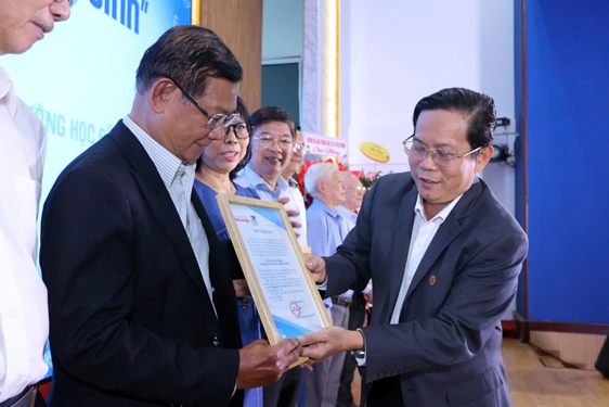 "Đưa trường học đến th&iacute; sinh" chạm mốc 25 năm - Ảnh 2.