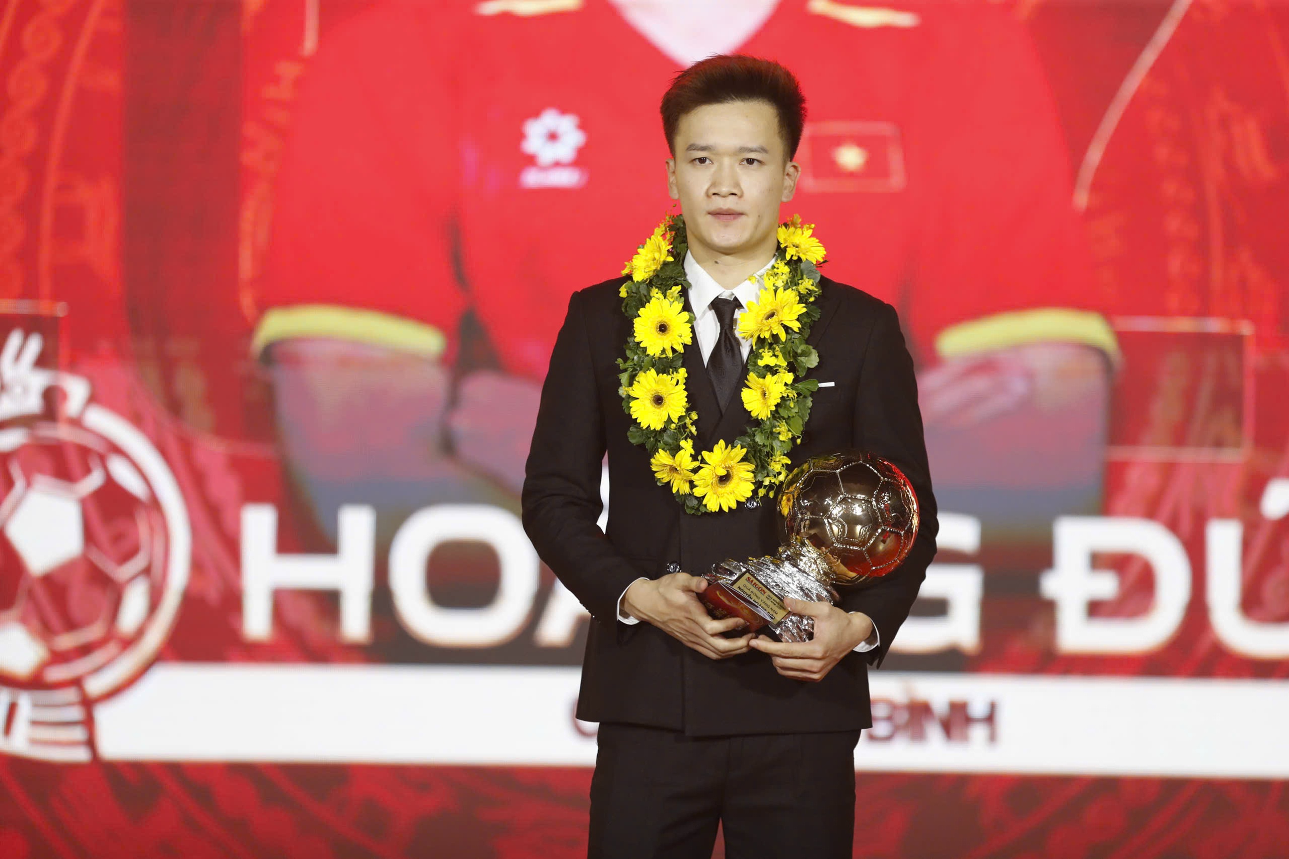 Hoàng Đức đoạt cú đúp danh hiệu ở Giải thưởng QBV Việt Nam 2025 - Ảnh 3.