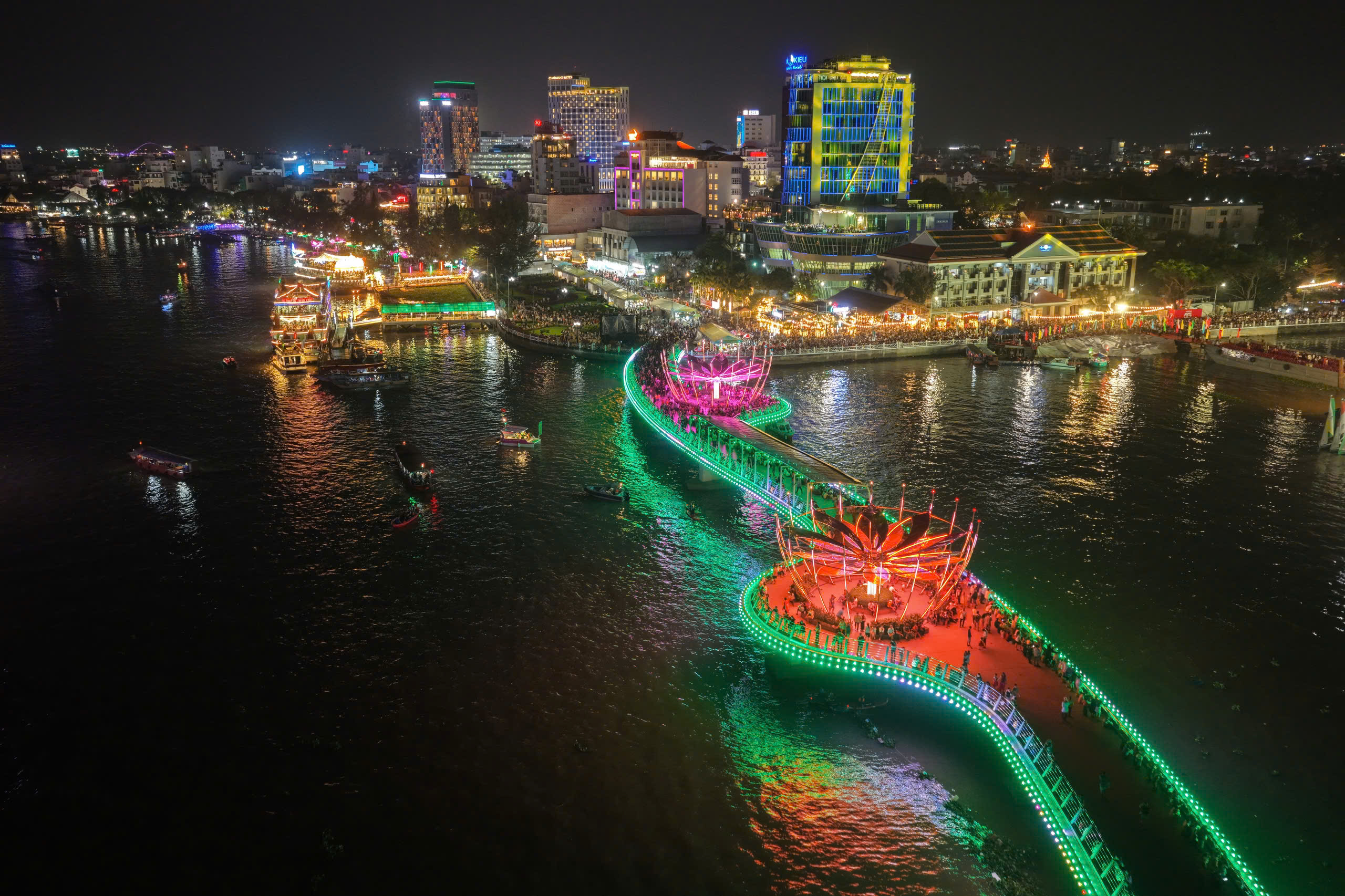 Đặc sắc chương tr&igrave;nh khai mạc Lễ hội Văn h&oacute;a S&ocirc;ng nước Cần Thơ - Ảnh 8.