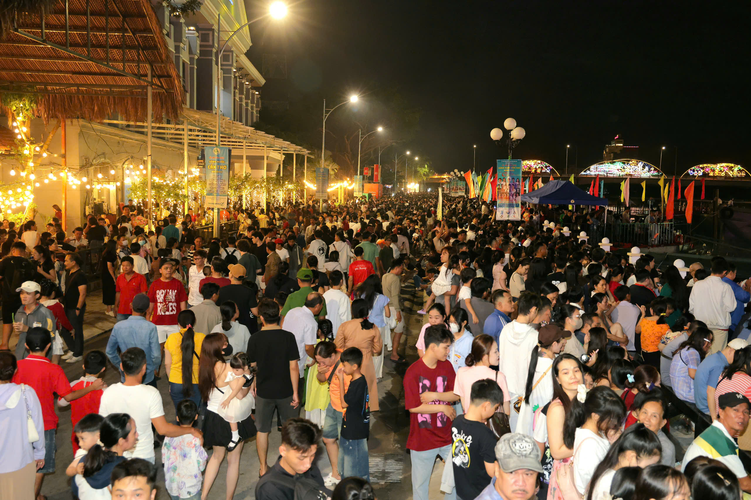 Đặc sắc chương tr&igrave;nh khai mạc Lễ hội Văn h&oacute;a S&ocirc;ng nước Cần Thơ - Ảnh 14.