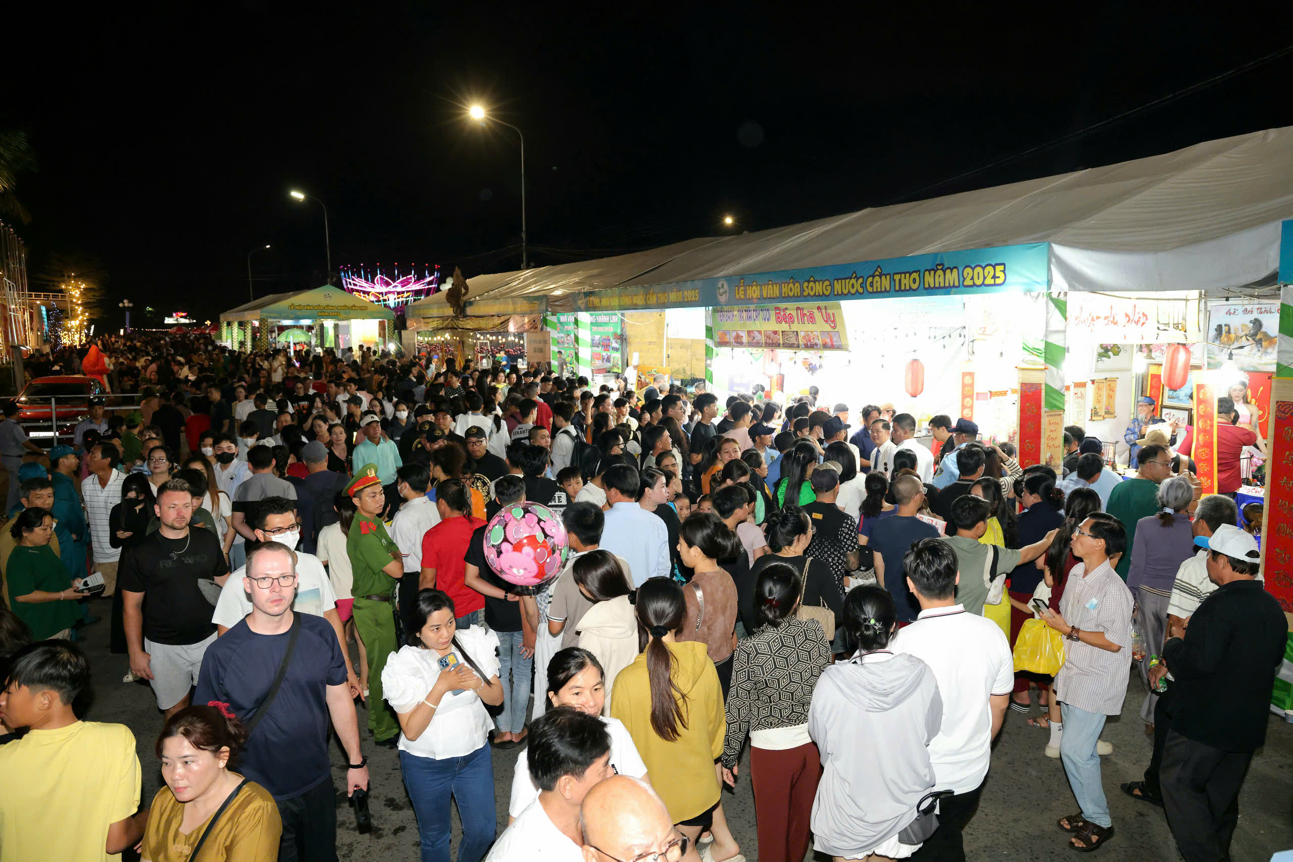 Đặc sắc chương tr&igrave;nh khai mạc Lễ hội Văn h&oacute;a S&ocirc;ng nước Cần Thơ - Ảnh 5.