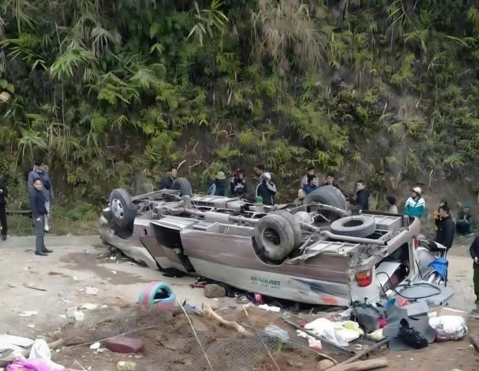 Thông tin mới vụ lật xe khách chở đoàn thiện nguyện, 18 người thương vong - Ảnh 1.