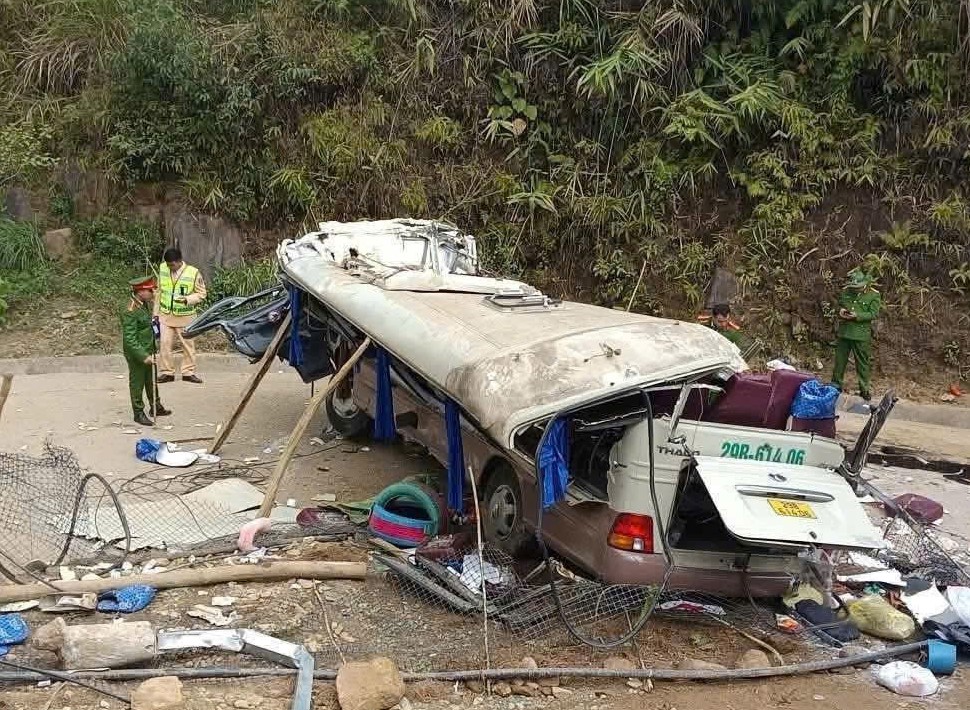 Thông tin mới vụ lật xe khách chở đoàn thiện nguyện, 18 người thương vong - Ảnh 2.