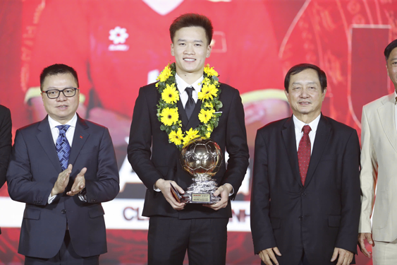 Ho&agrave;ng Đức xứng đ&aacute;ng đoạt Quả b&oacute;ng v&agrave;ng Việt Nam 2025? - Ảnh 1.