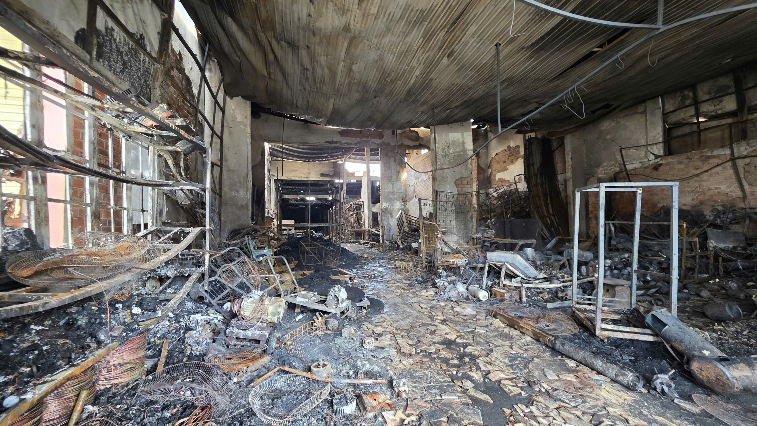 Vụ cháy Đắk Lắk khiến 4 người tử vong: Nỗi đau không thể nào quên - Ảnh 2.