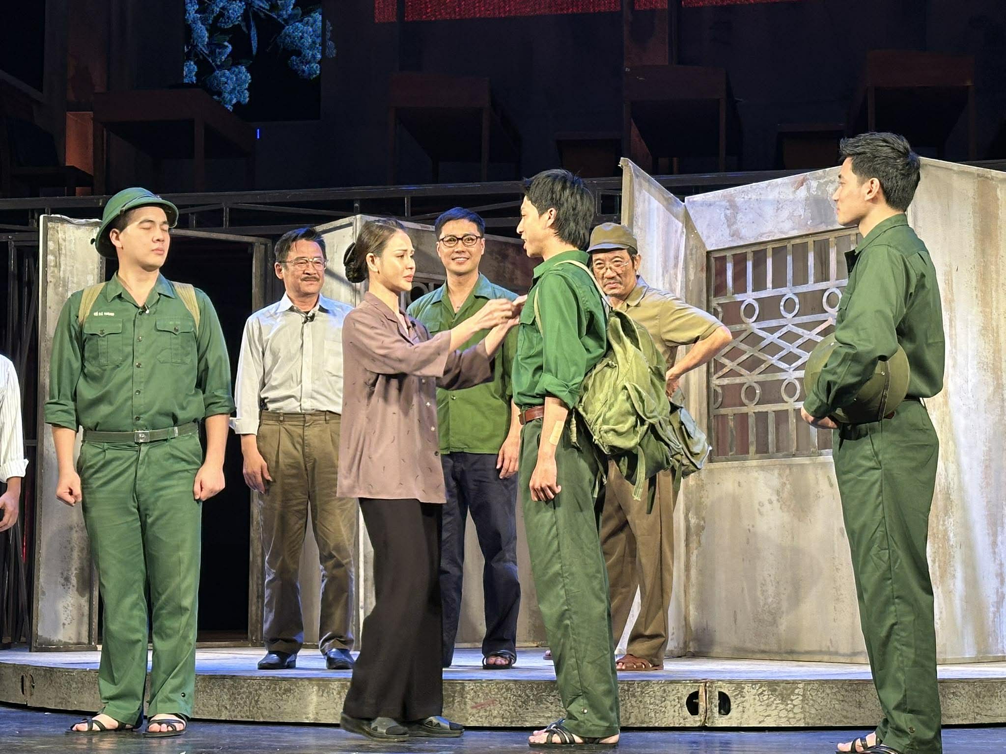 "Quân khu Nam Đồng" chạm đến miền ký ức và lòng tri ân sâu thẳm - Ảnh 1.