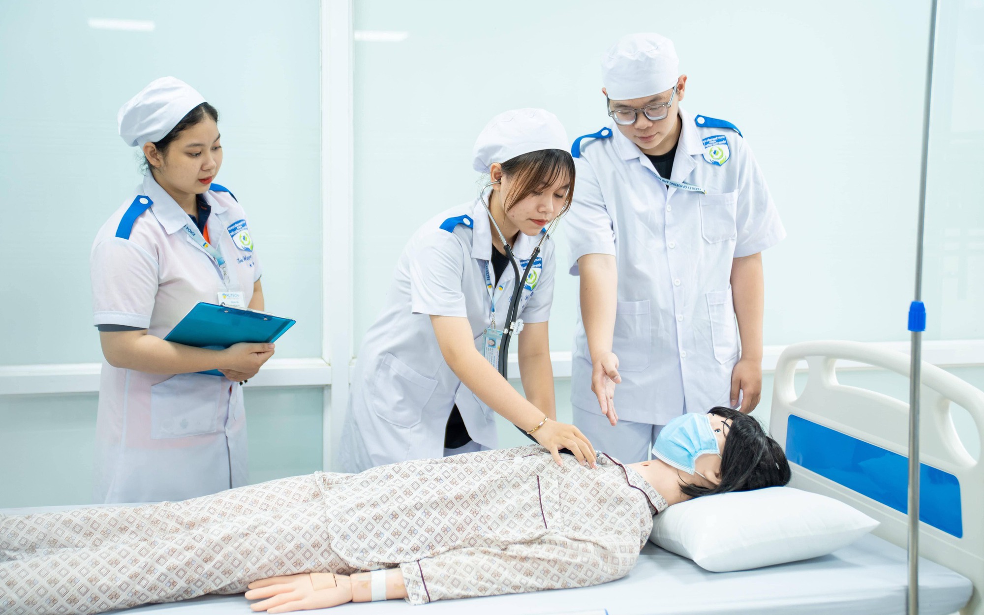 Diễn vi&ecirc;n Minh B&eacute;o tốt nghiệp y sĩ, tiếp tục học l&ecirc;n b&aacute;c sĩ, tiến sĩ - Ảnh 9.