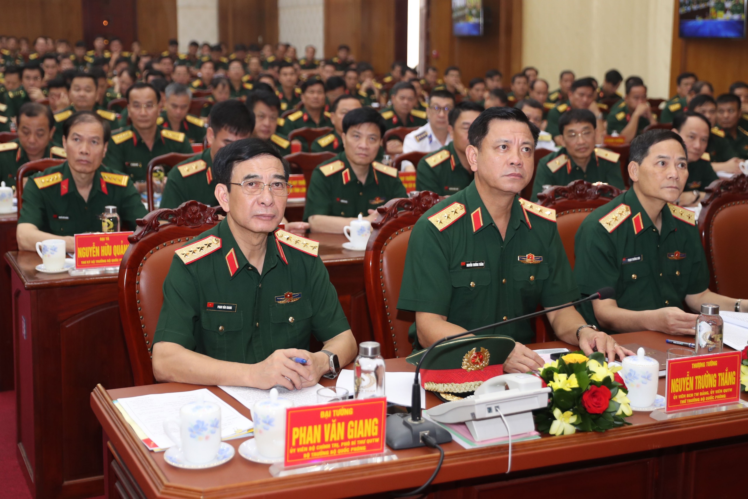 Qu&acirc;n khu 7 đ&oacute;n nhận Hu&acirc;n chương Bảo vệ Tổ quốc hạng Nhất - Ảnh 1.