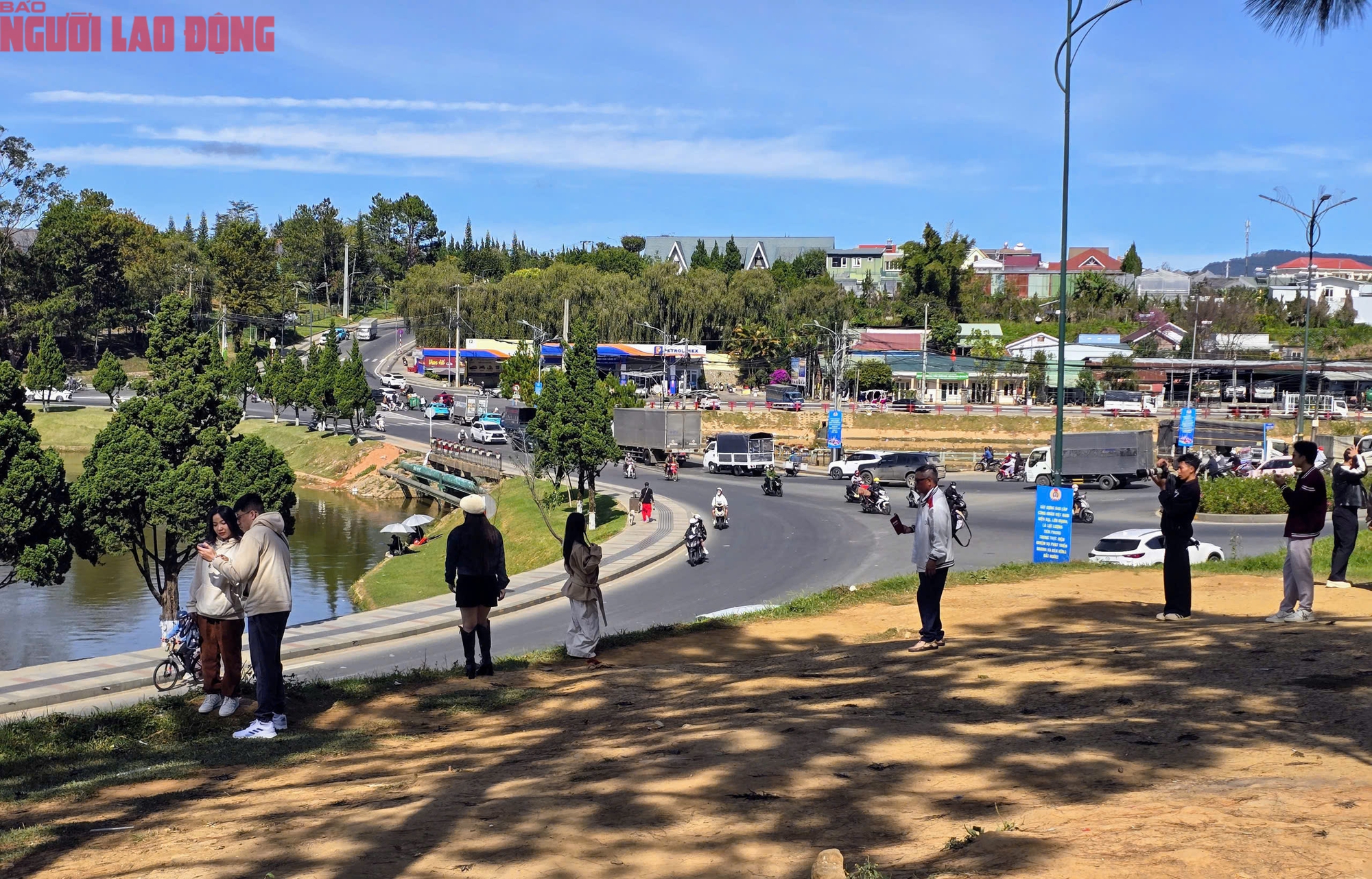 Con dốc c&oacute; view si&ecirc;u đẹp ở Đ&agrave; Lạt, mỗi ng&agrave;y thu h&uacute;t h&agrave;ng trăm du kh&aacute;ch đến check-in - Ảnh 7.