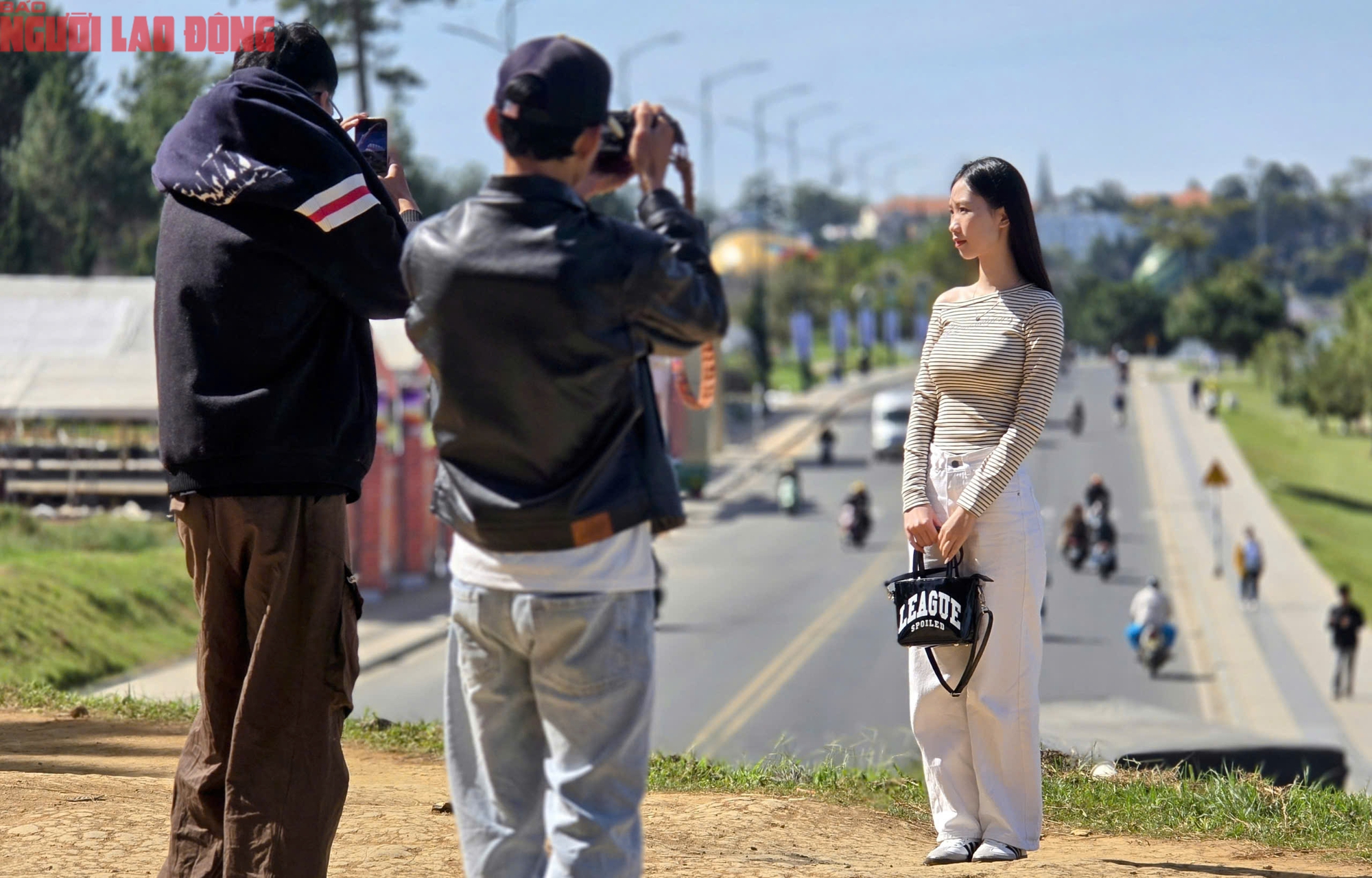 Con dốc c&oacute; view si&ecirc;u đẹp ở Đ&agrave; Lạt, mỗi ng&agrave;y thu h&uacute;t h&agrave;ng trăm du kh&aacute;ch đến check-in - Ảnh 10.