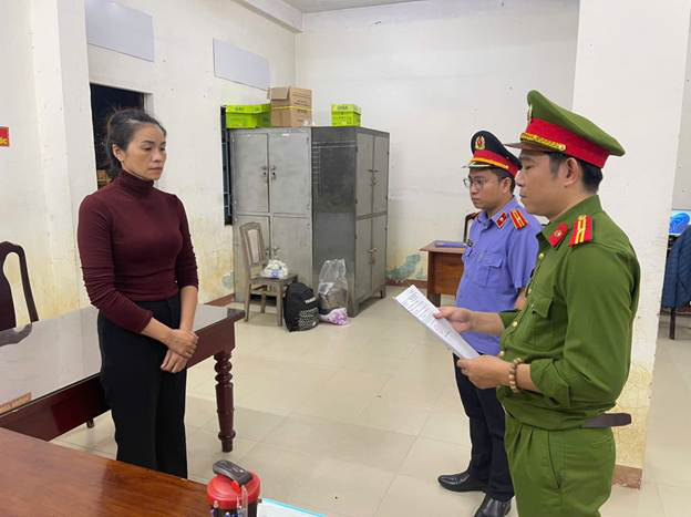 Khởi tố người phụ nữ trộm v&agrave;ng của c&ocirc; ruột, b&aacute;n gần 250 triệu ti&ecirc;u x&agrave;i - Ảnh 1.