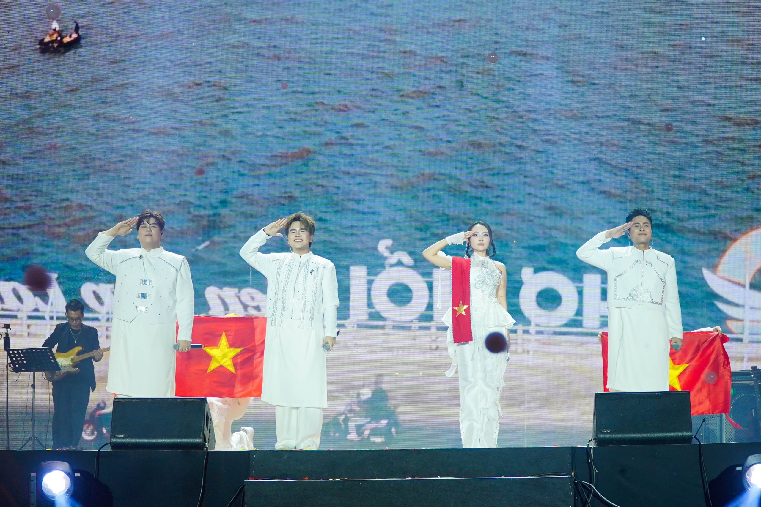 D&agrave;n sao "khủng" đổ bộ đ&ecirc;m khai mạc HOZO City Tết Fest 2025 - Ảnh 8.