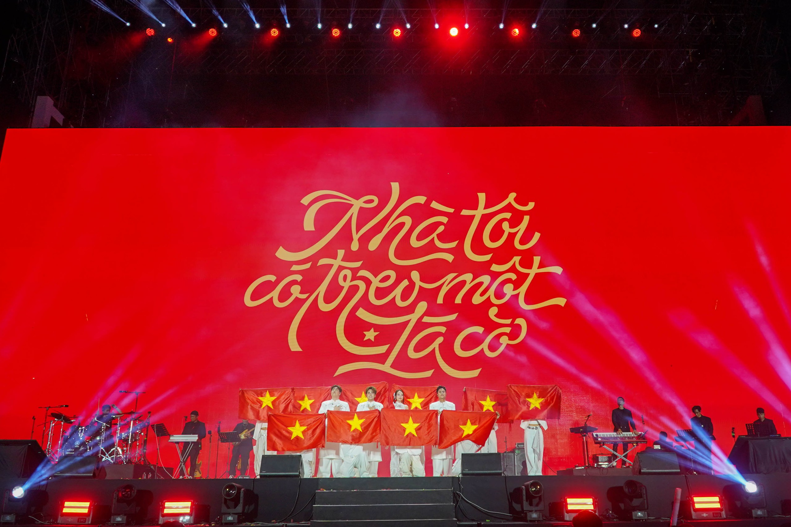 D&agrave;n sao "khủng" đổ bộ đ&ecirc;m khai mạc HOZO City Tết Fest 2025 - Ảnh 6.