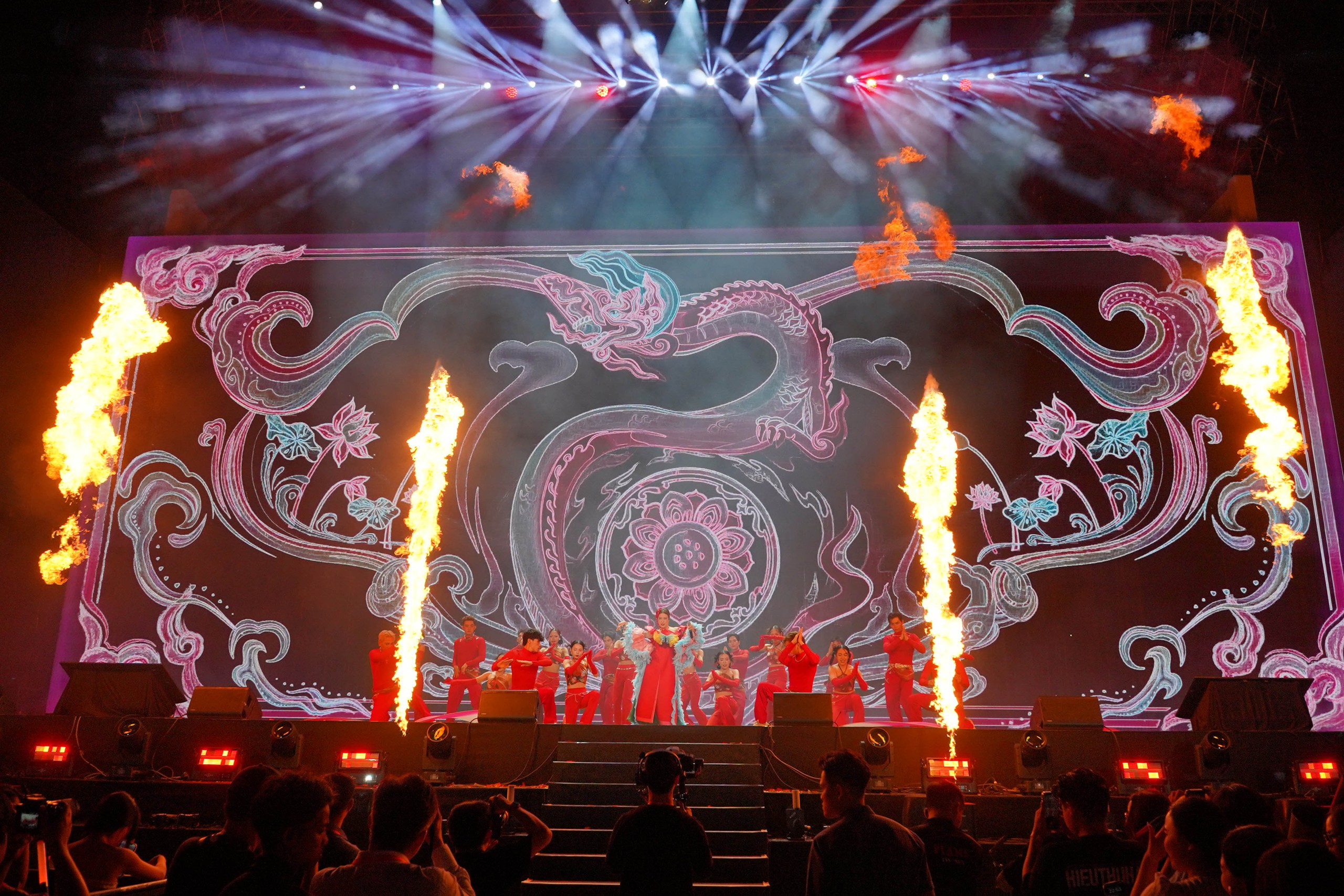 D&agrave;n sao "khủng" đổ bộ đ&ecirc;m khai mạc HOZO City Tết Fest 2025 - Ảnh 12.