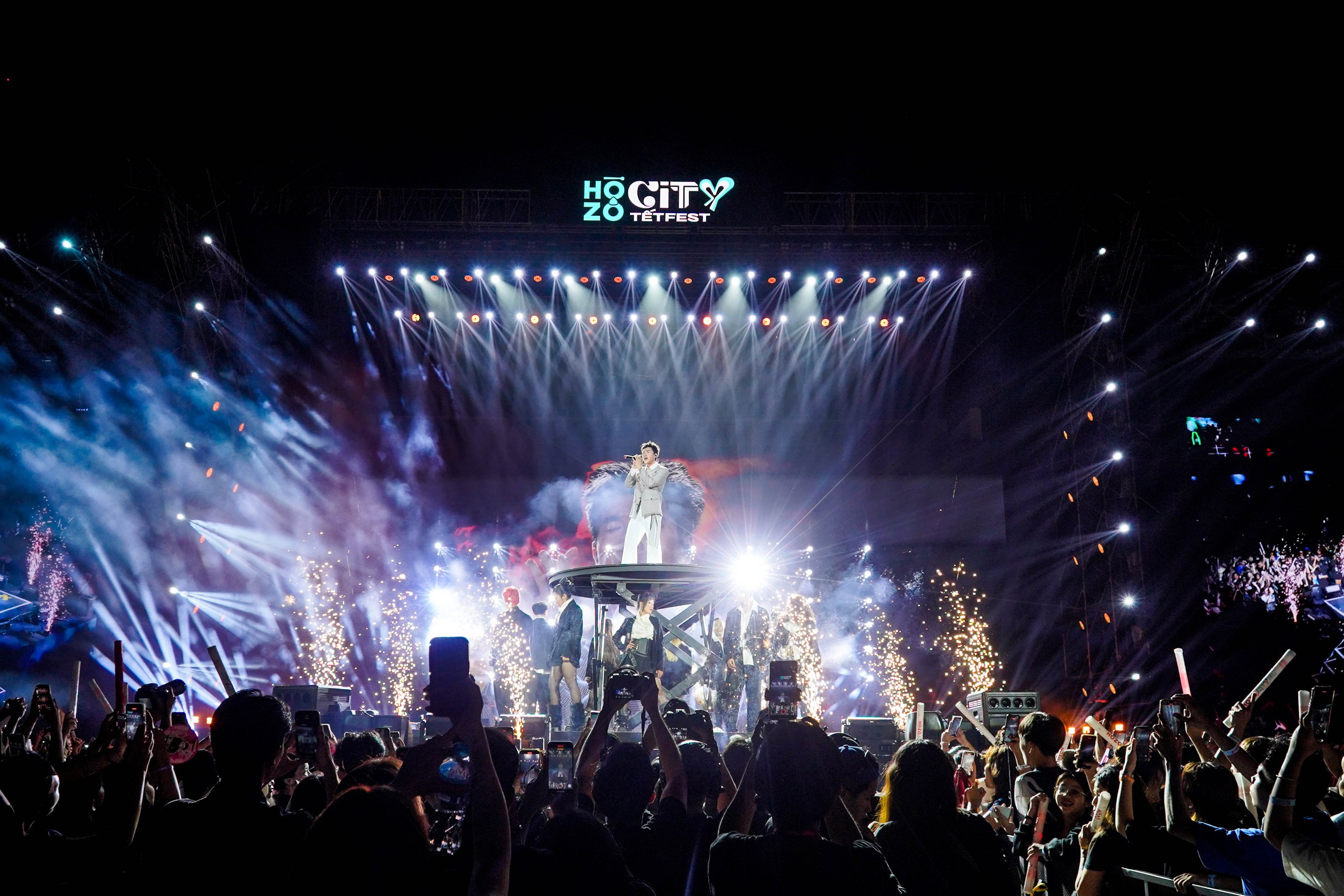 D&agrave;n sao "khủng" đổ bộ đ&ecirc;m khai mạc HOZO City Tết Fest 2025 - Ảnh 23.