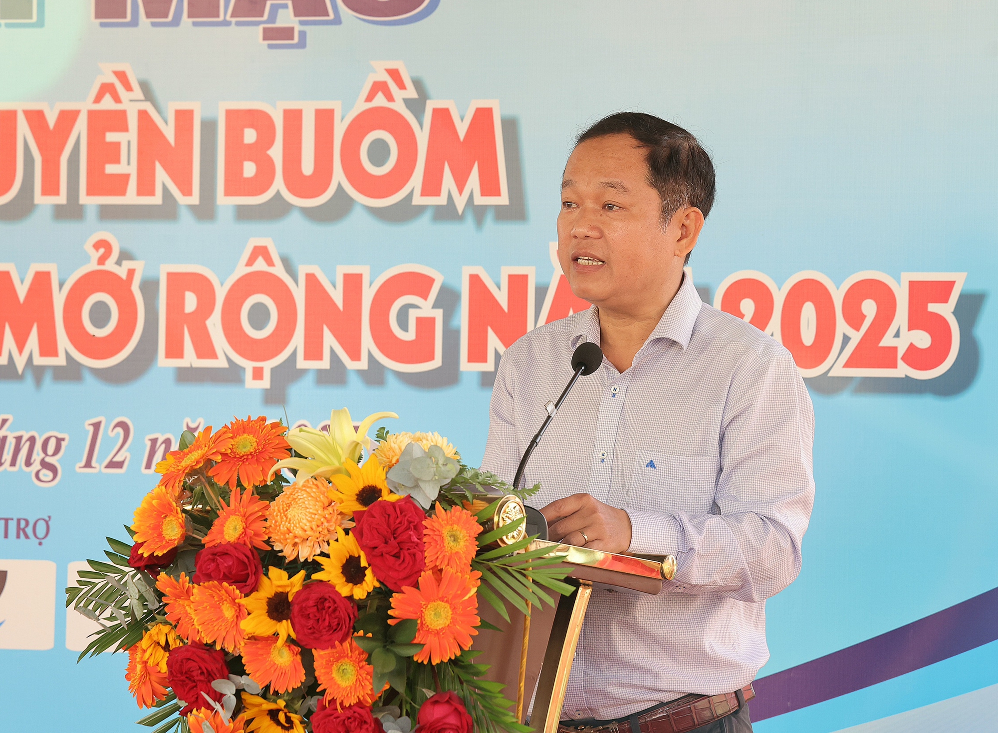 Đua thuyền buồm tr&ecirc;n s&ocirc;ng Hậu: S&acirc;n chơi thể thao mới lạ tại Cần Thơ - Ảnh 1.