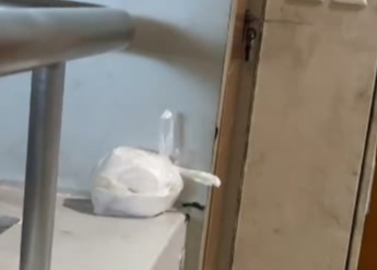 Xả r&aacute;c bừa b&atilde;i tại s&acirc;n bay T&acirc;n Sơn Nhất: Khi &yacute; thức c&ograve;n nhiều "khoảng trống" - Ảnh 9.