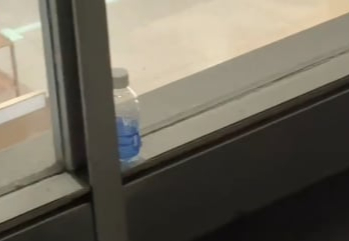 Xả r&aacute;c bừa b&atilde;i tại s&acirc;n bay T&acirc;n Sơn Nhất: Khi &yacute; thức c&ograve;n nhiều "khoảng trống" - Ảnh 10.