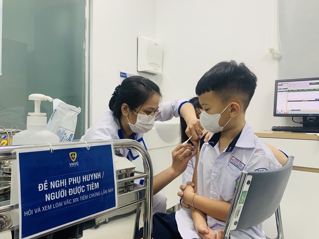 Hệ thống tiêm chủng VNVC dẫn đầu Top 10 công ty dược uy tín năm 2023- Ảnh 2.