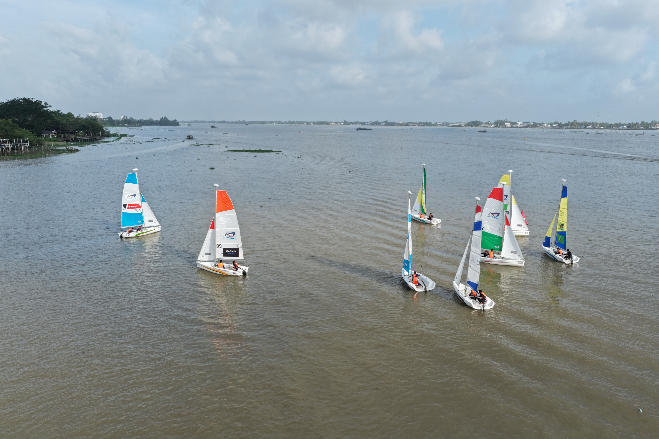 Đua thuyền buồm tr&ecirc;n s&ocirc;ng Hậu: S&acirc;n chơi thể thao mới lạ tại Cần Thơ - Ảnh 3.