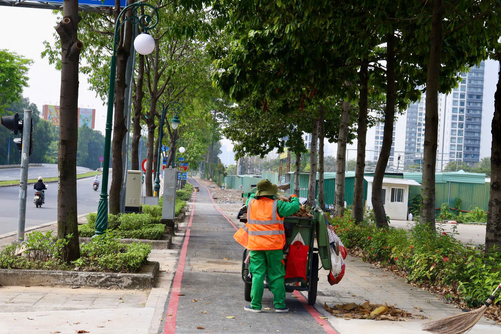 L&agrave;n xe đạp tr&ecirc;n đường Mai Ch&iacute; Thọ ho&agrave;n th&agrave;nh, xe m&aacute;y cần tr&aacute;nh nếu kh&ocirc;ng muốn bị phạt - Ảnh 12.