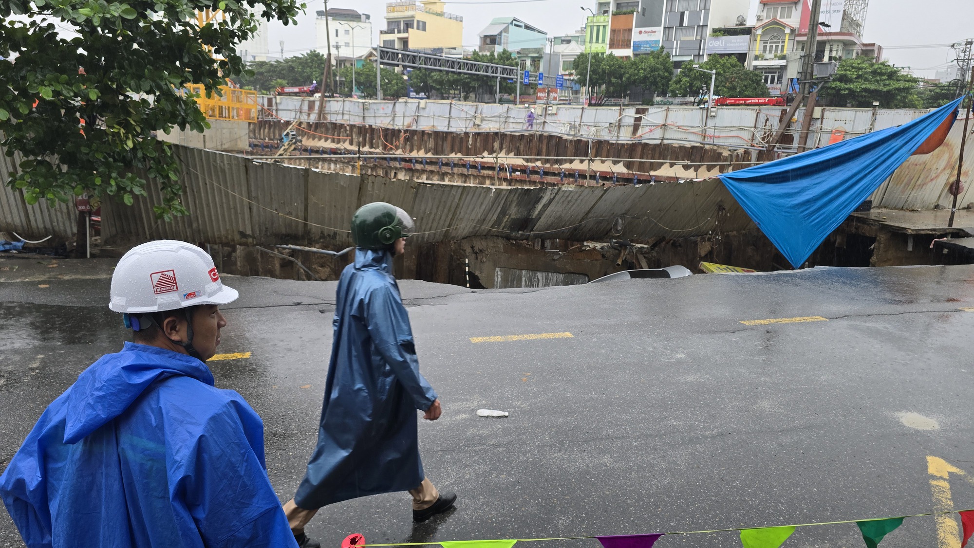 Hiện trường vụ sập "hố tử thần" ngay trung tâm Đà Nẵng - Ảnh 5.