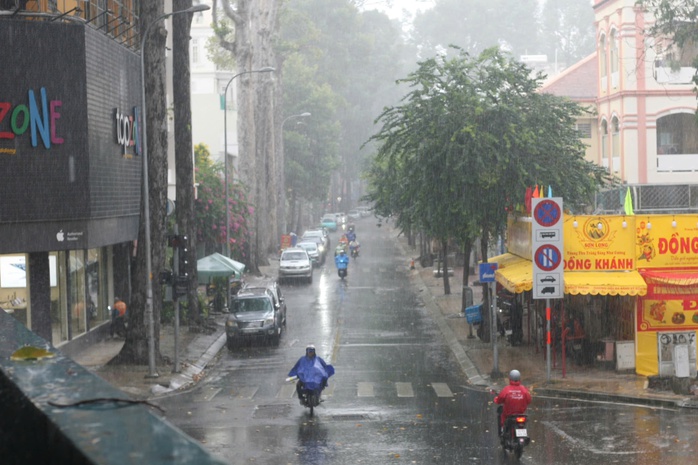 Dự báo thời tiết hôm nay, 3-12: TPHCM và Nam Bộ gia tăng mưa dông - Ảnh 1.