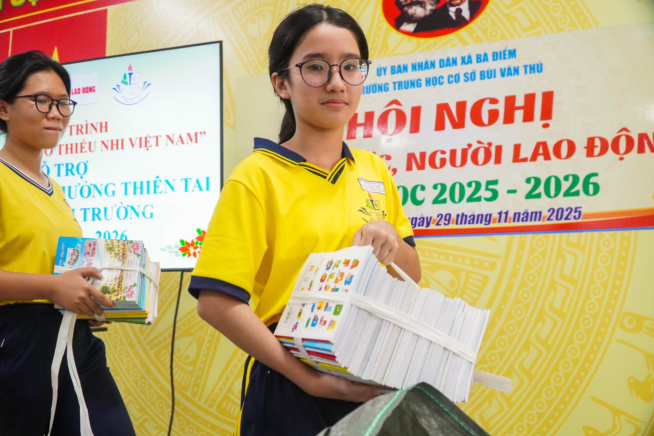 Nghĩa tình học sinh TP HCM hướng về vùng lũ - Ảnh 2.