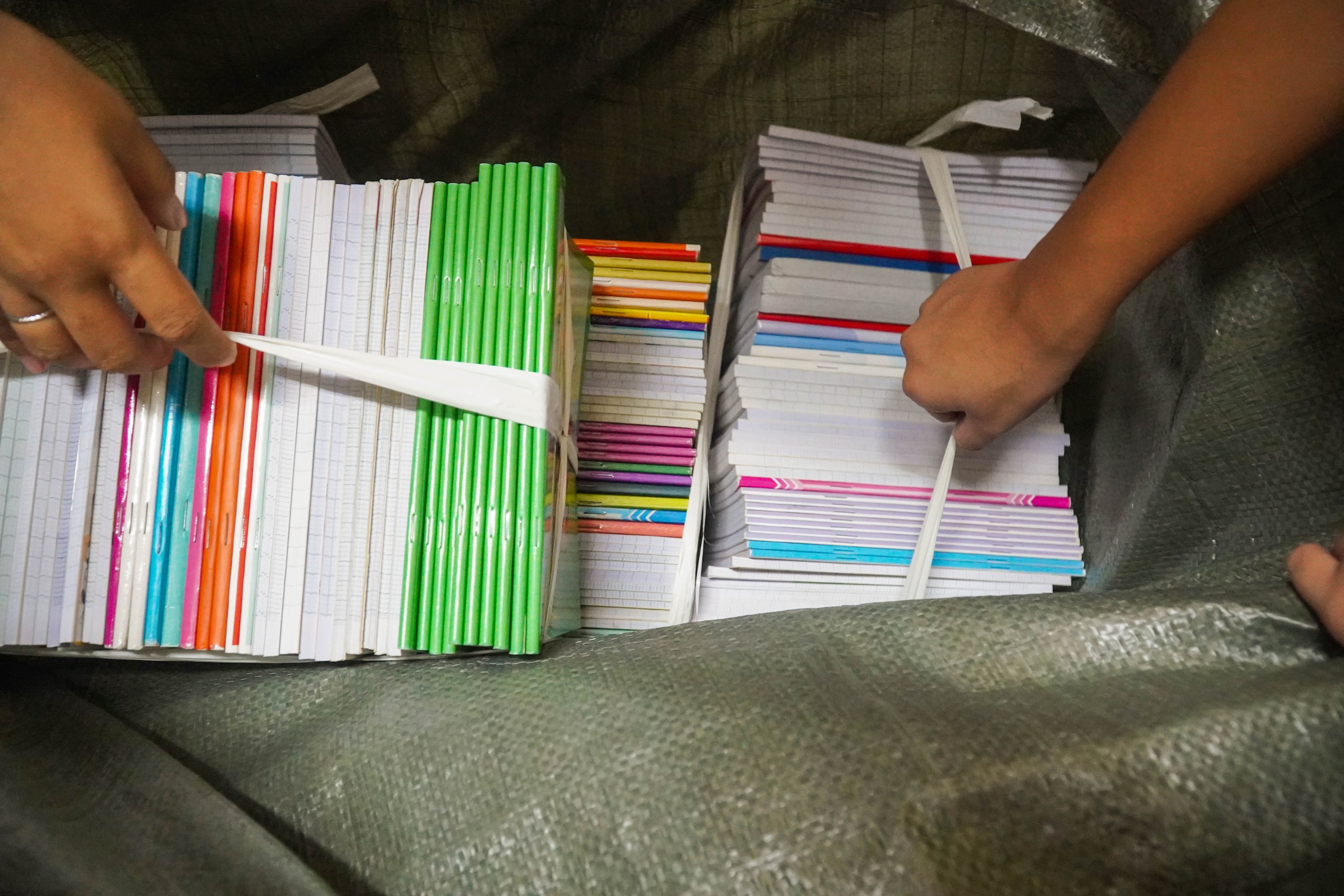 Nghĩa tình học sinh TP HCM hướng về vùng lũ - Ảnh 4.