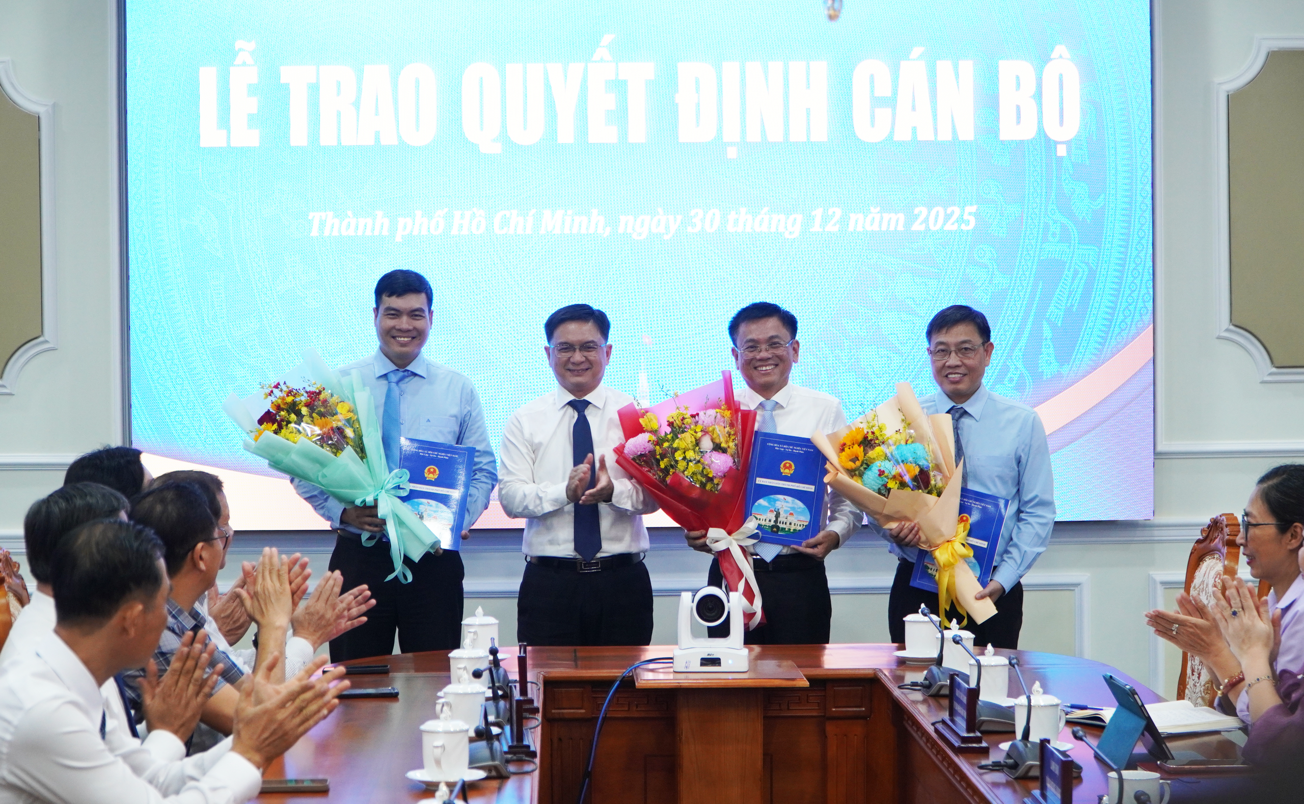 TPHCM: bổ nhiệm Phó Chánh Văn phòng UBND thành phố và Giám đốc, Chủ tịch các đơn vị - Ảnh 1.