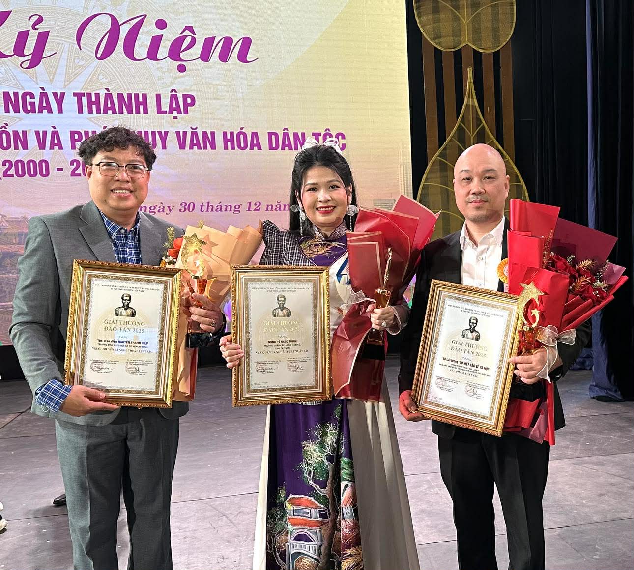 Trung Hiếu, Thanh Hiệp, Hồ Ngọc Trinh được trao giải thưởng Đào Tấn - Ảnh 4.