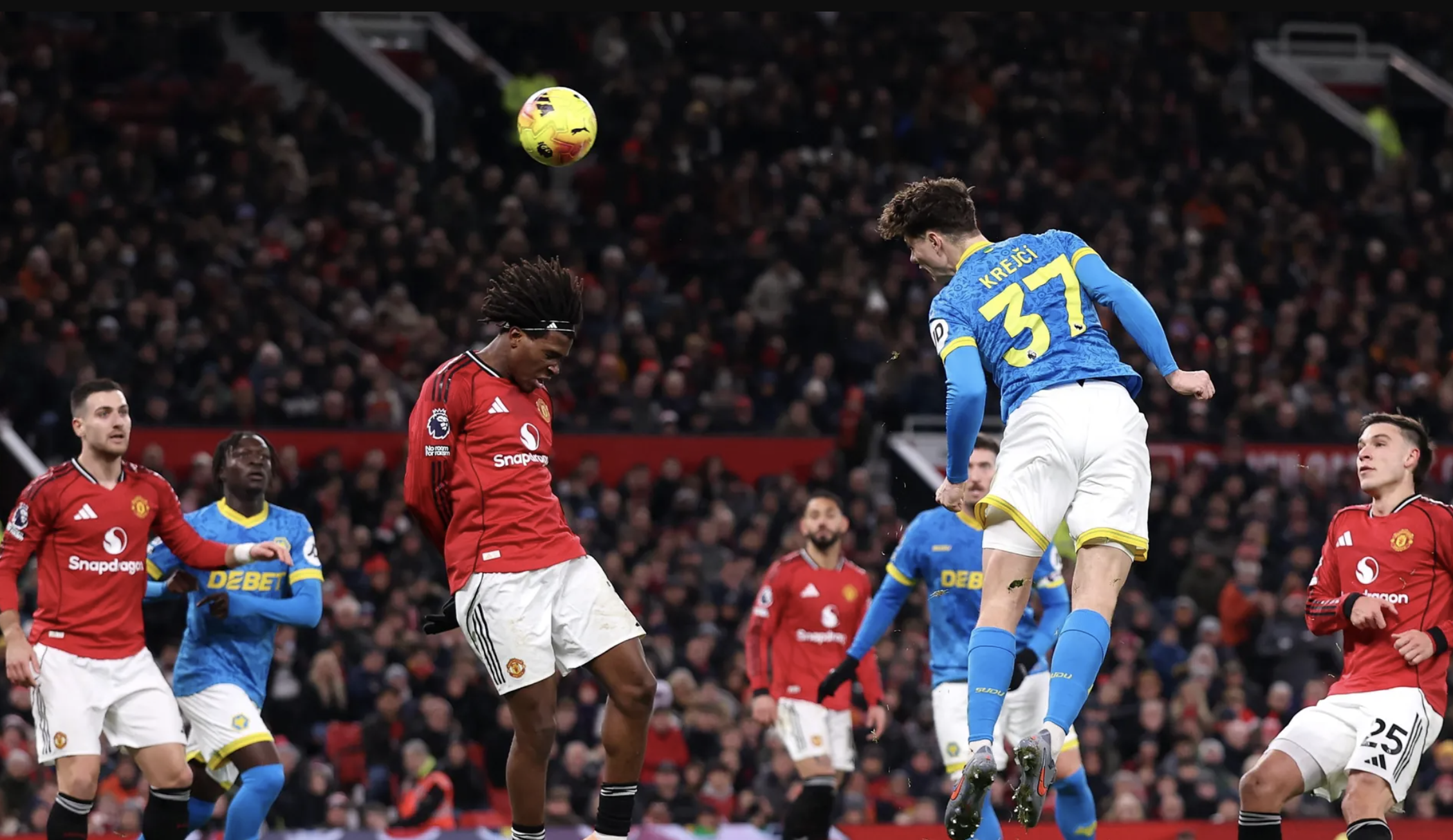 Man United lại đánh rơi chiến thắng tại Old Trafford - Ảnh 4.