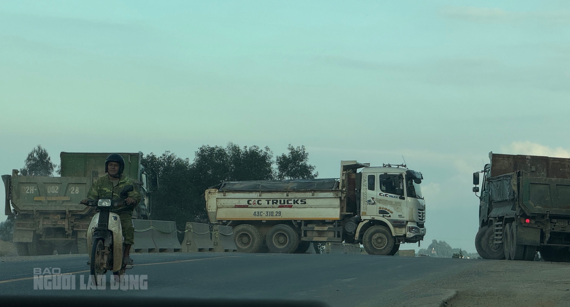 Đ&agrave; Nẵng: Nạn khai th&aacute;c đất tr&aacute;i ph&eacute;p đe dọa an to&agrave;n cao tốc La Sơn - H&ograve;a Li&ecirc;n - Ảnh 5.