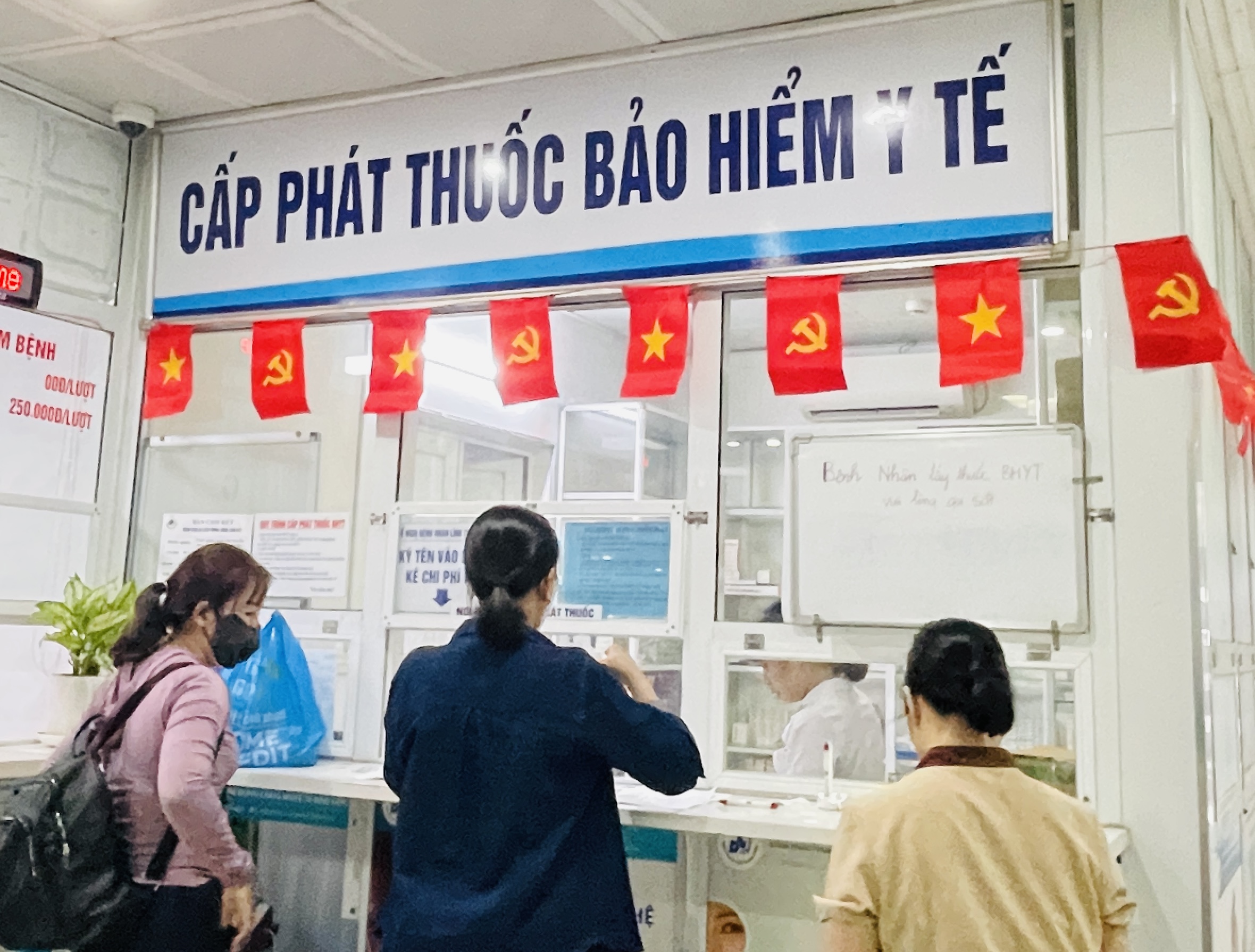 Bộ Y tế nhắc cơ sở y tế kê đơn thuốc ngoại trú tối đa 90 ngày - Ảnh 1.