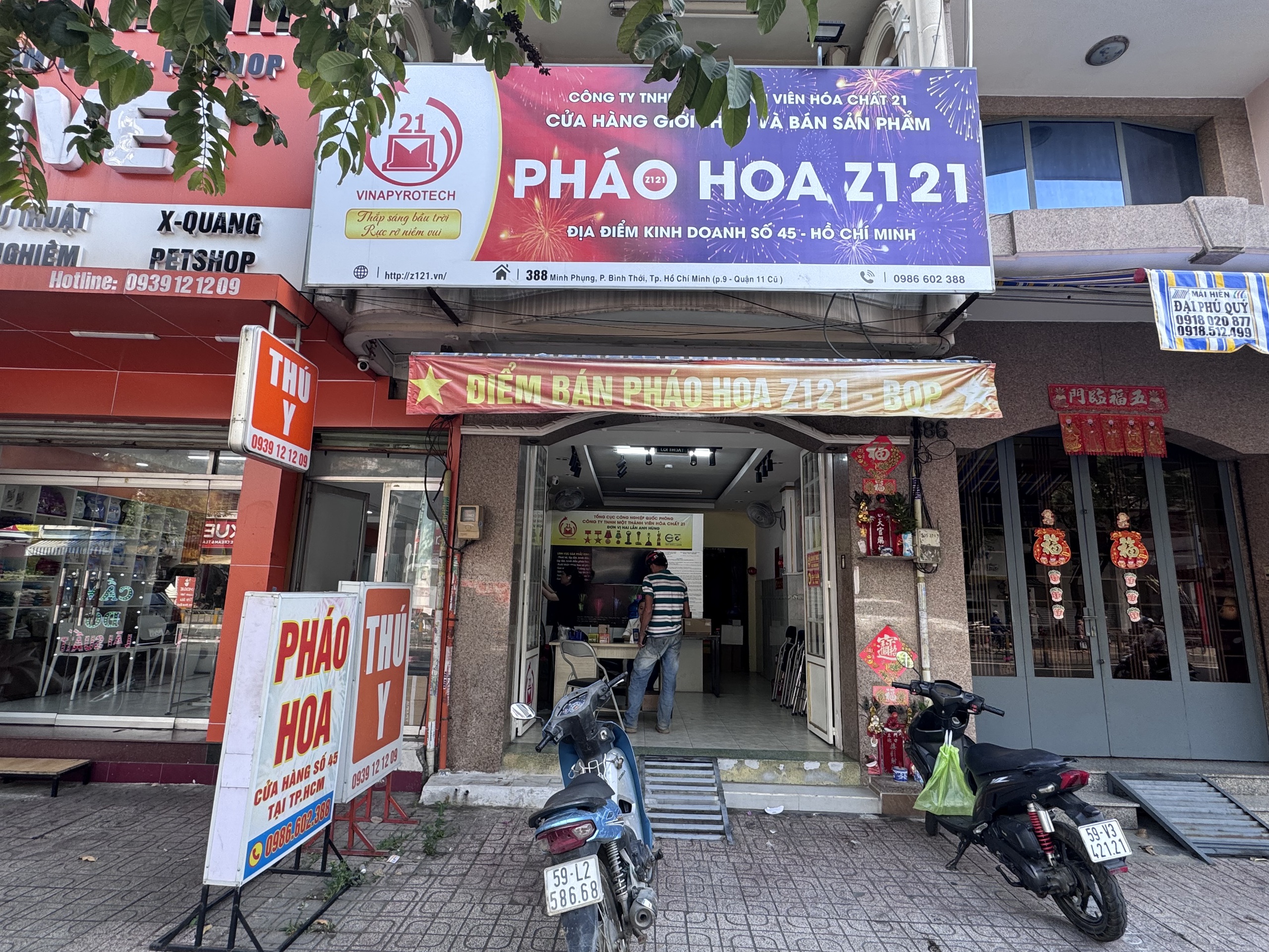 Thị trường pháo hoa Tết bắt đầu nóng, giá tăng 50.000 - 100.000 đồng/hộp - Ảnh 3.