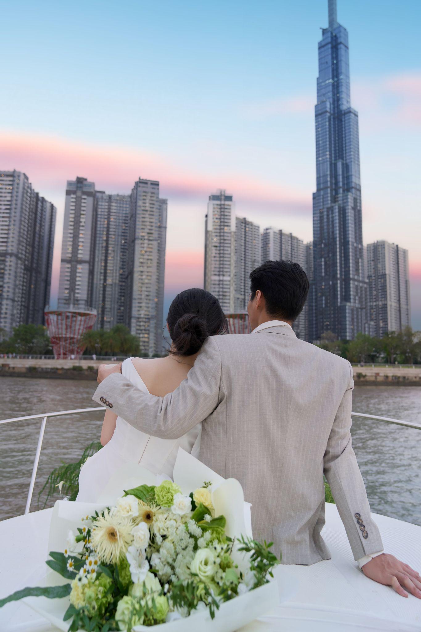 Cầu hôn trên du thuyền sông Sài Gòn: Xu hướng mới của giới trẻ Sài Thành - Ảnh 2.