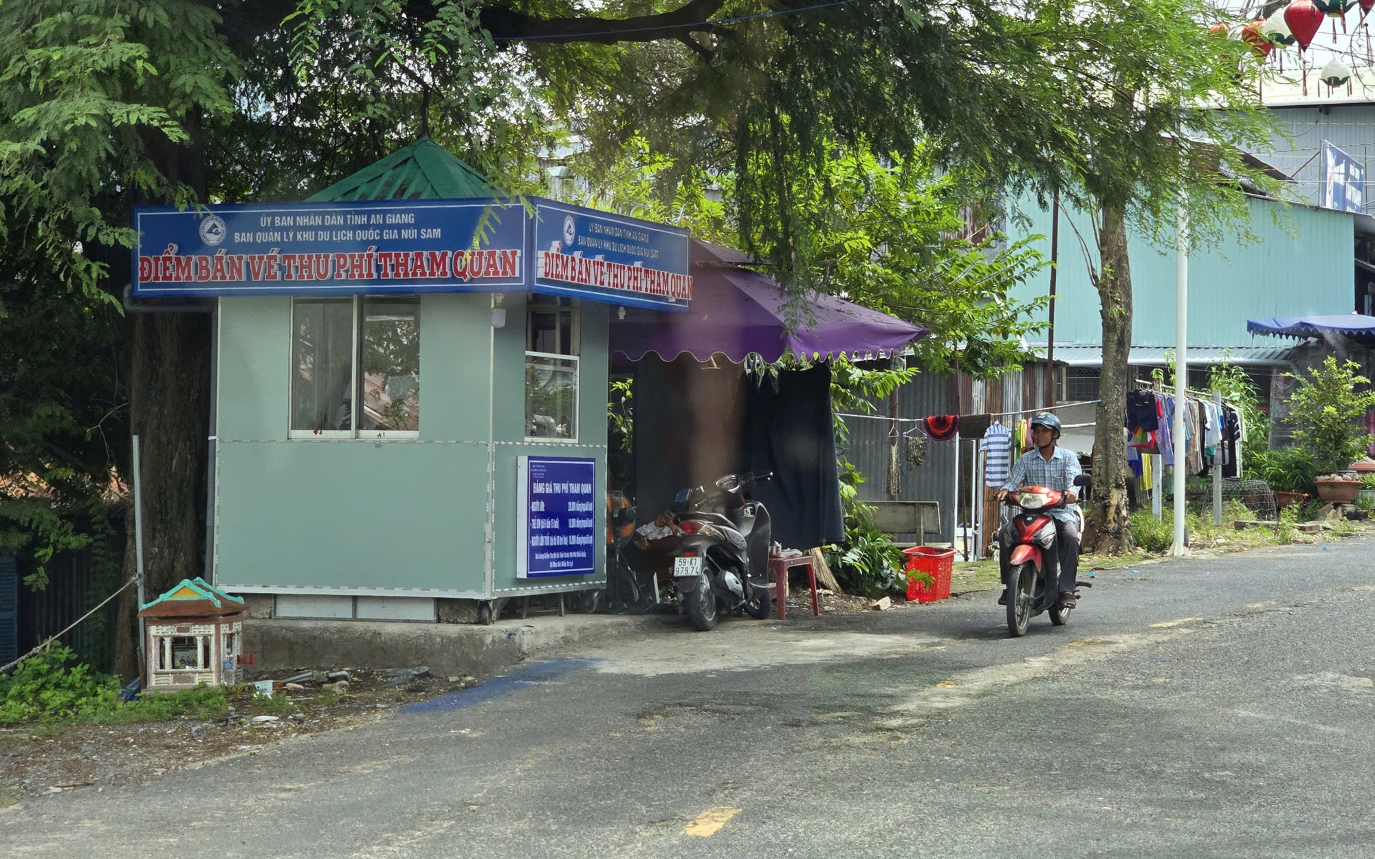 Nhiều bạn đọc ủng hộ bỏ thu ph&iacute; ở N&uacute;i Sam, tỉnh An Giang - Ảnh 2.