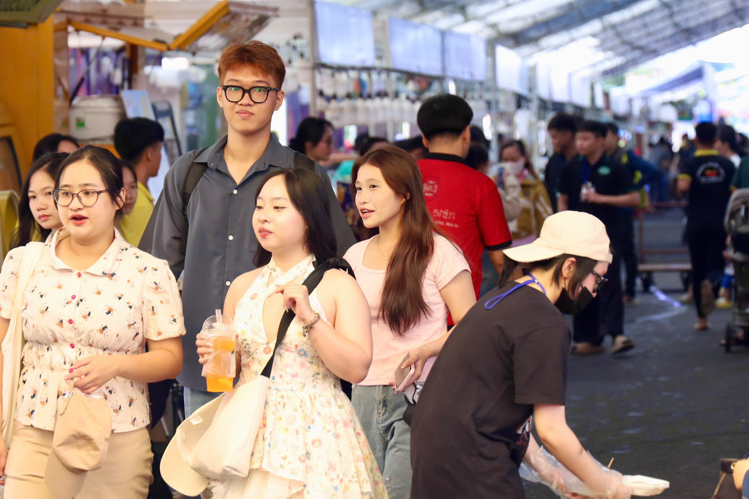 Đón năm mới 2026 giữa không gian đa văn hóa ở Thảo Cầm Viên - Ảnh 2.