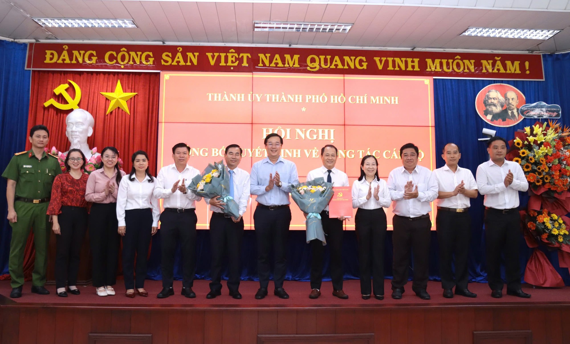 Phó Bí thư Lê Quốc Phong trao Quyết định công tác cán bộ tại phường Lái Thiêu - Ảnh 2.