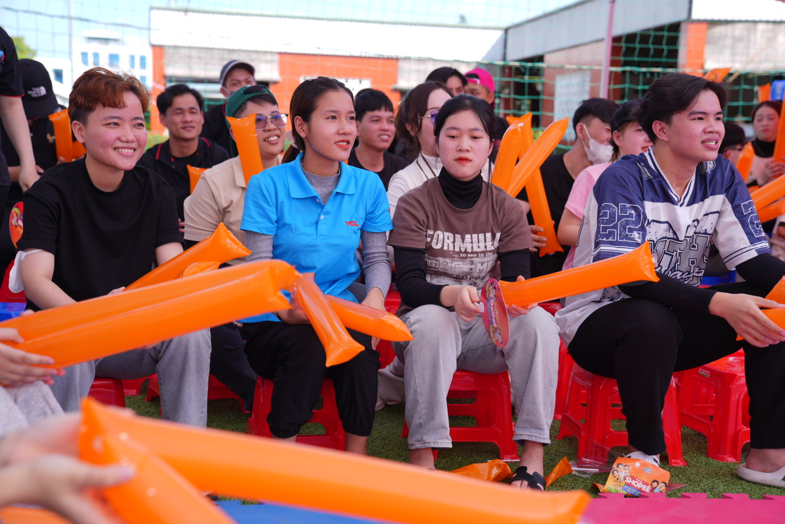 C&ocirc;ng xưởng hạnh ph&uacute;c &ndash; h&igrave;nh 4 tại nh&agrave; m&aacute;y TCL