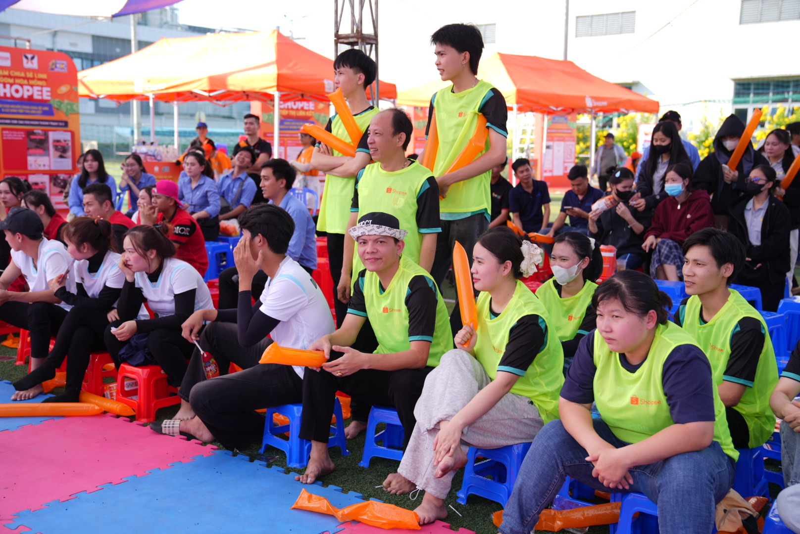 C&ocirc;ng xưởng hạnh ph&uacute;c &ndash; h&igrave;nh 2 tại nh&agrave; m&aacute;y TCL