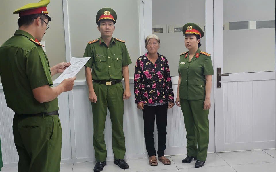 C&ocirc;ng an TPHCM bắt 24 người Trong chuy&ecirc;n &aacute;n đ&aacute;nh bạc lớn do Nguyễn Hữu Tiến cầm đầu - Ảnh 4.