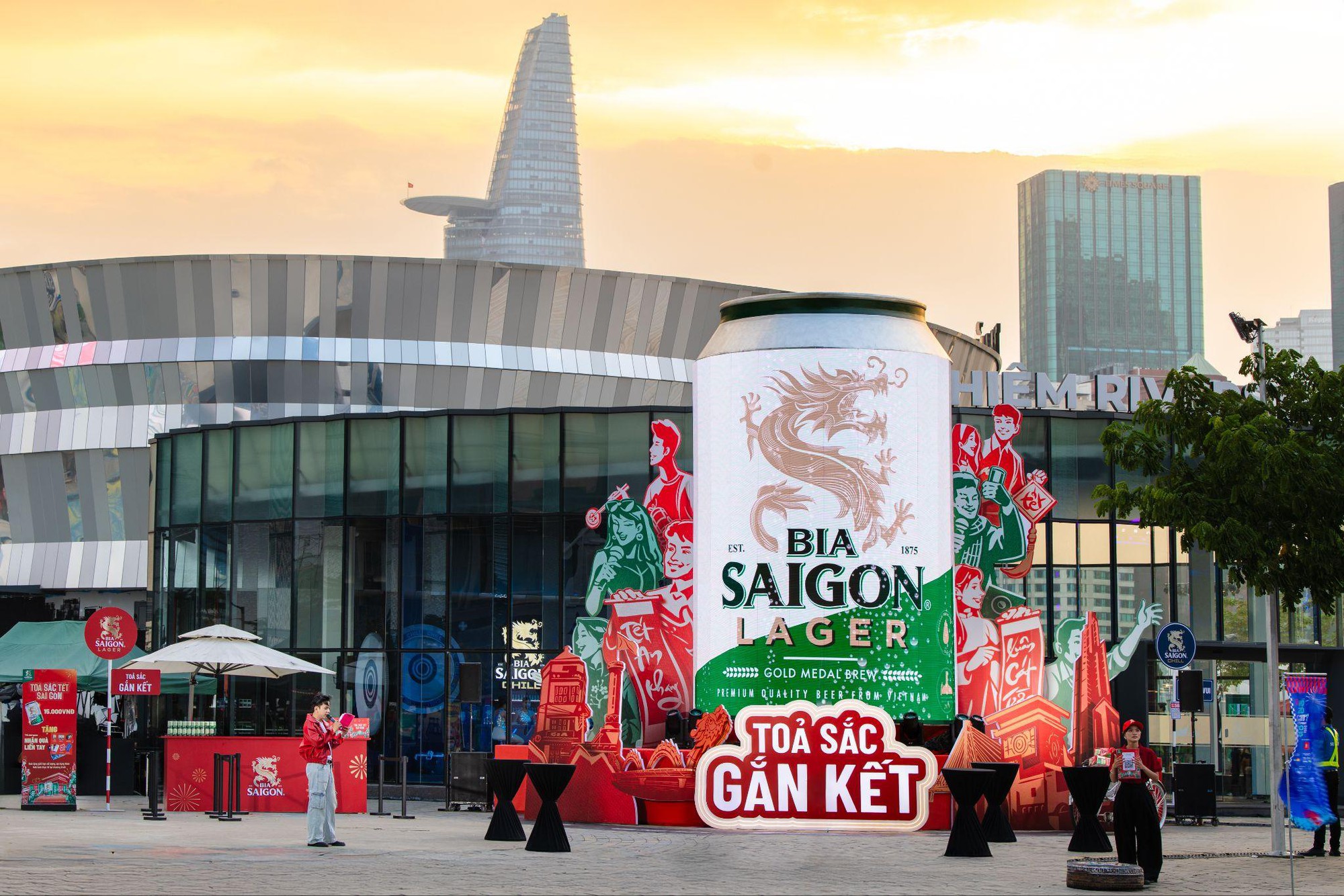 "Tỏa sắc gắn kết": Bia Saigon Lager mang đến Hozo City Tết Fest trải nghiệm văn hóa nhiều vùng miền - Ảnh 2.