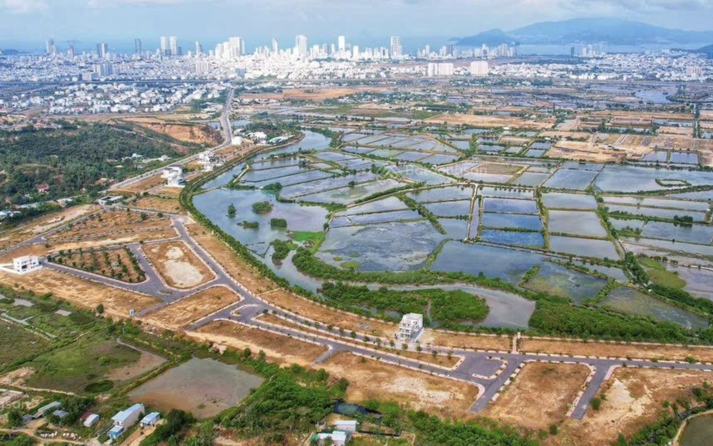 Kh&aacute;nh H&ograve;a ph&acirc;n cấp mạnh quản l&yacute; nh&agrave; ở, bất động sản về cấp x&atilde; - Ảnh 1.