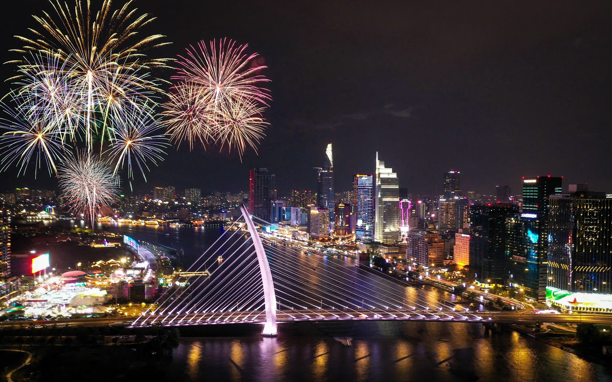 Đắk Lắk kh&ocirc;ng bắn ph&aacute;o hoa Tết Nguy&ecirc;n đ&aacute;n 2026 để khắc phục thi&ecirc;n tai - Ảnh 2.