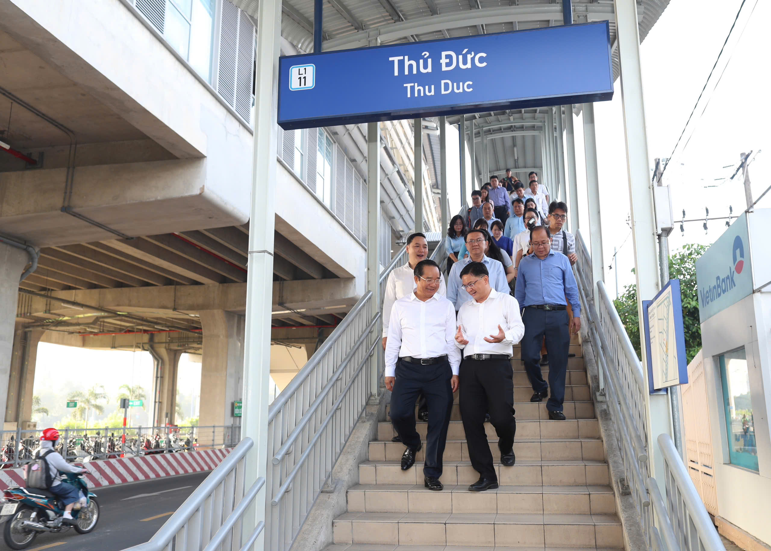 Chủ tịch UBND TPHCM đi Metro đến dự lễ ra mắt Trung t&acirc;m Phục vụ h&agrave;nh ch&iacute;nh c&ocirc;ng - Ảnh 3.