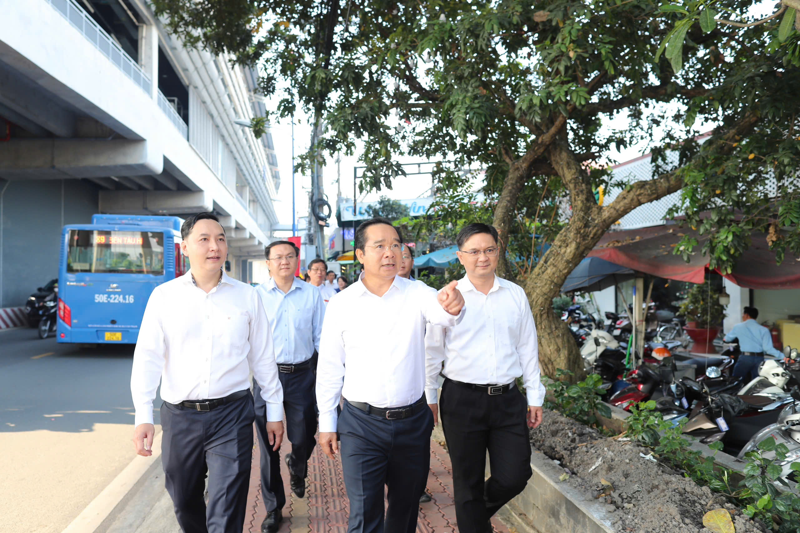 Chủ tịch UBND TPHCM đi Metro đến dự lễ ra mắt Trung t&acirc;m Phục vụ h&agrave;nh ch&iacute;nh c&ocirc;ng - Ảnh 14.