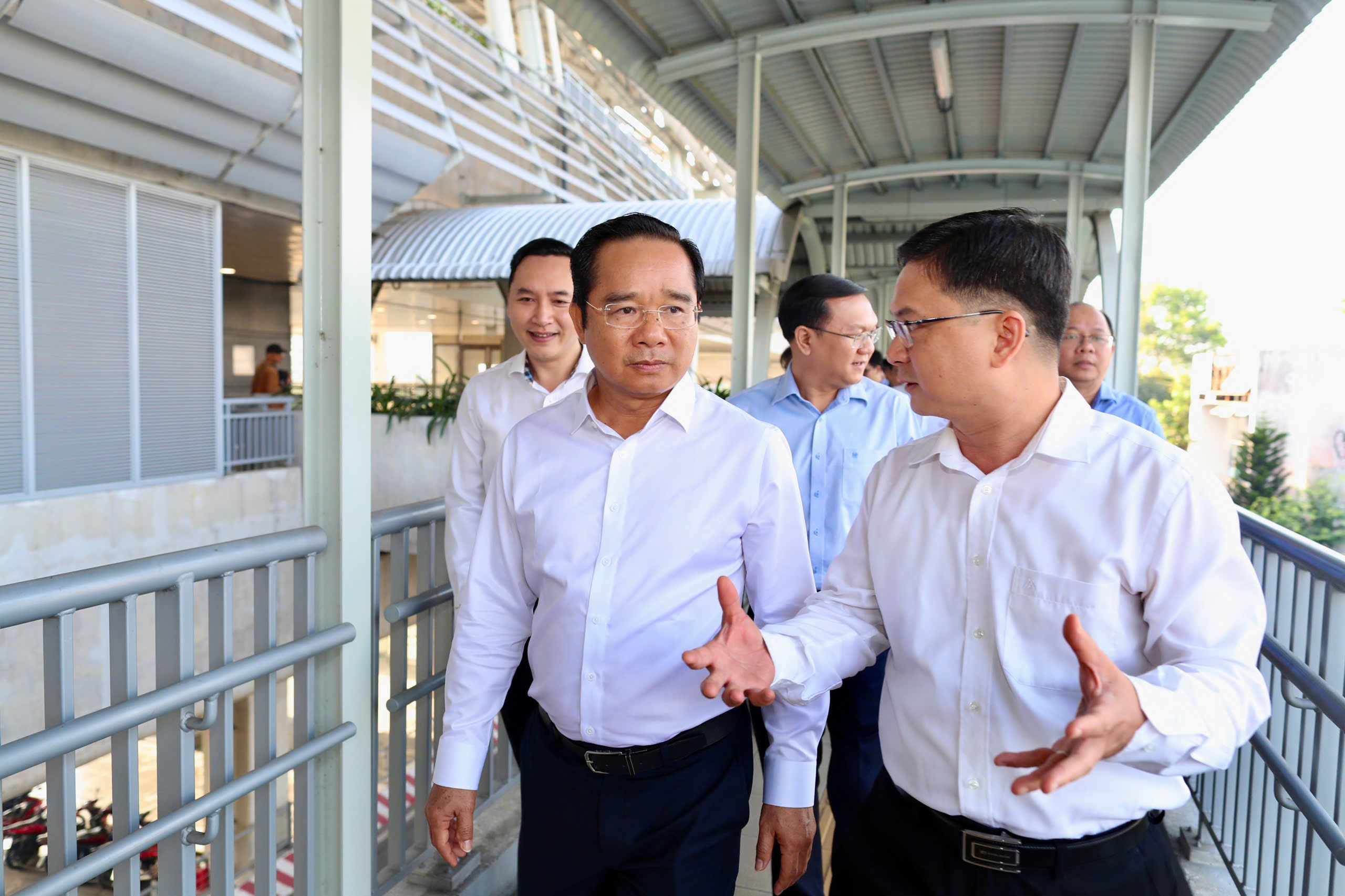 Chủ tịch UBND TPHCM đi Metro đến dự lễ ra mắt Trung t&acirc;m Phục vụ h&agrave;nh ch&iacute;nh c&ocirc;ng - Ảnh 7.